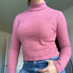 Cropped pink long sleeve turtle neck
